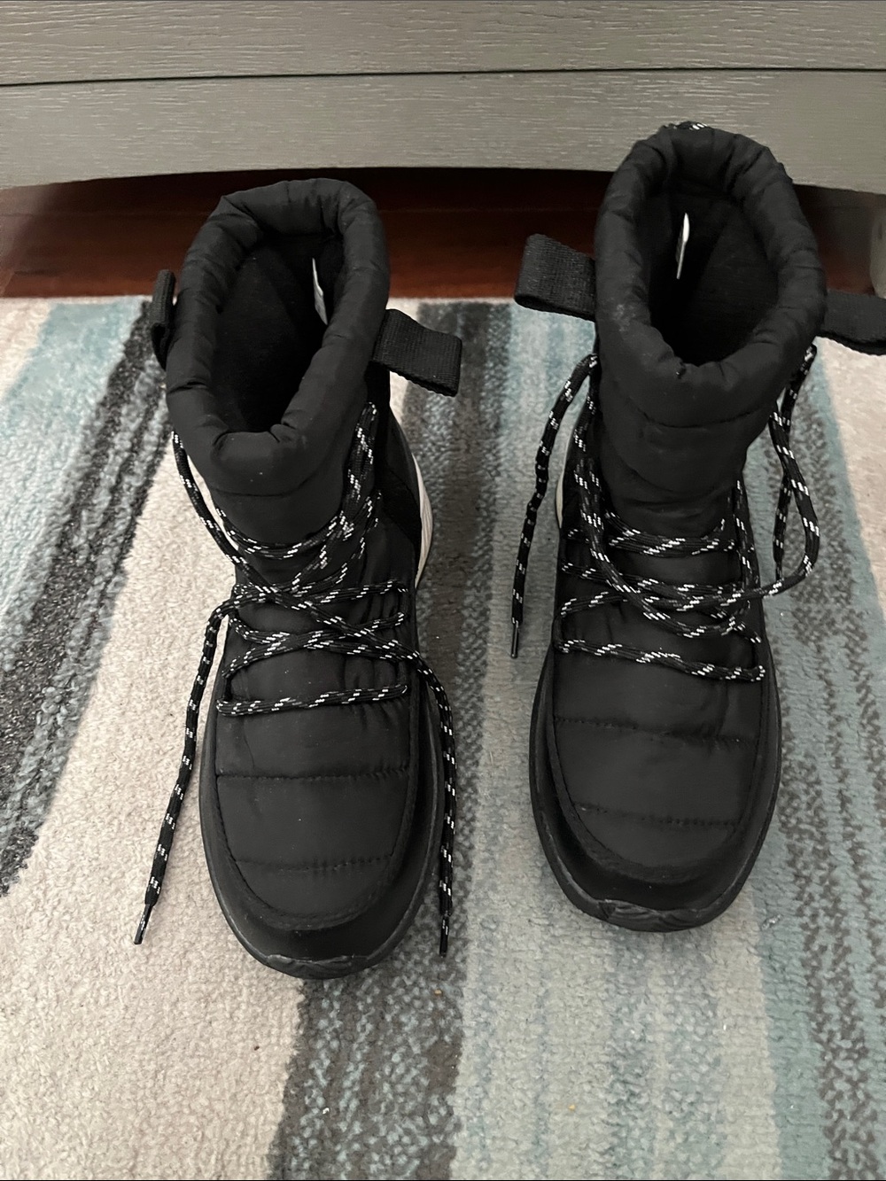 Black Quilted Winter Lace-Up Boots